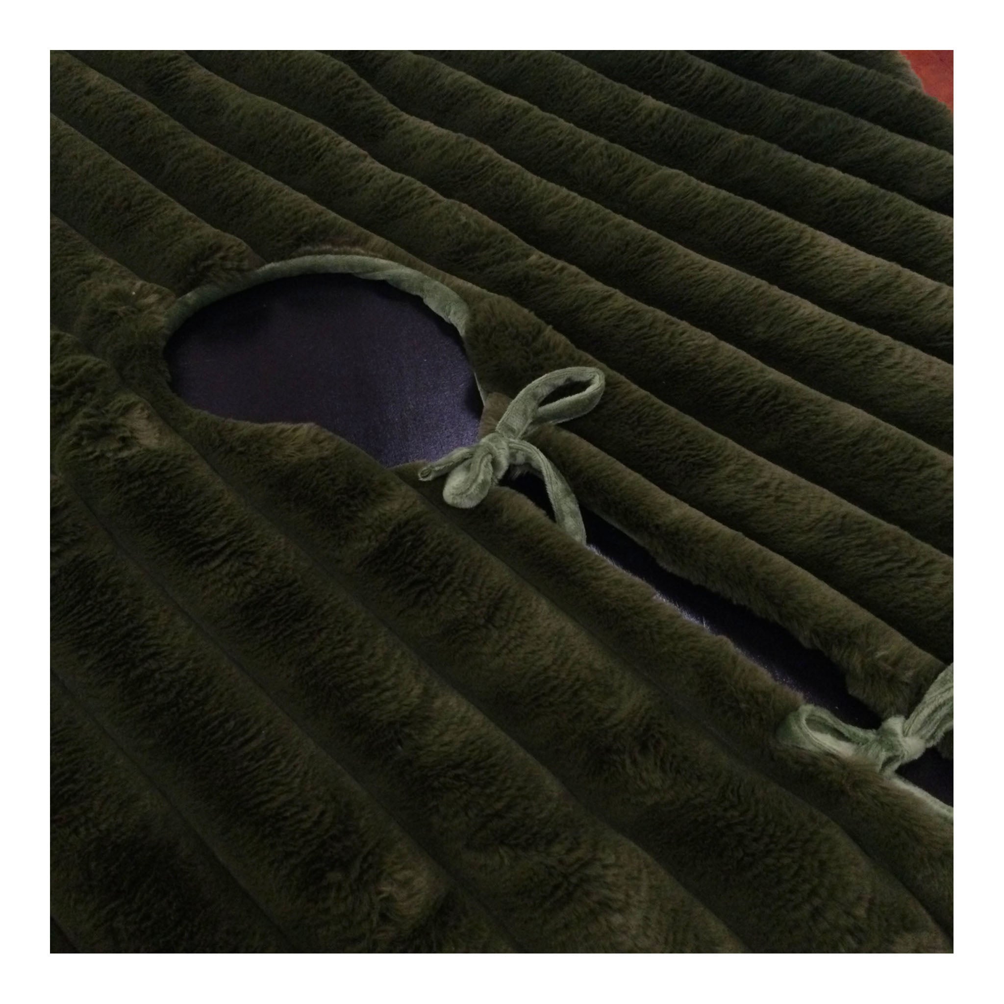 150cm Olive Ribbed Faux Fur Tree Skirt - Seasonal Decor